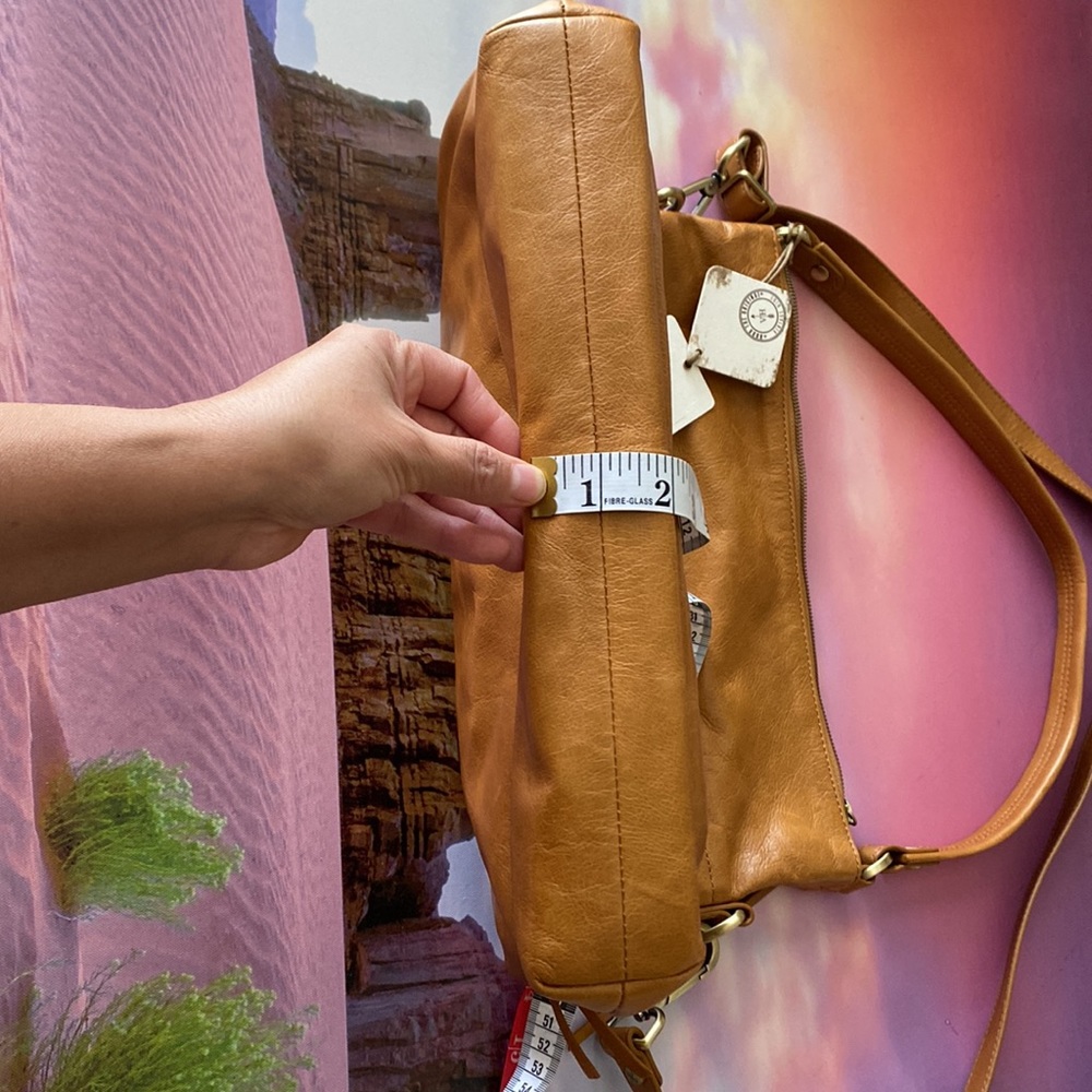 ๐ค๐NWT HOBO Leather Shoulder/Crossbody bag. - Picture 9 of 15